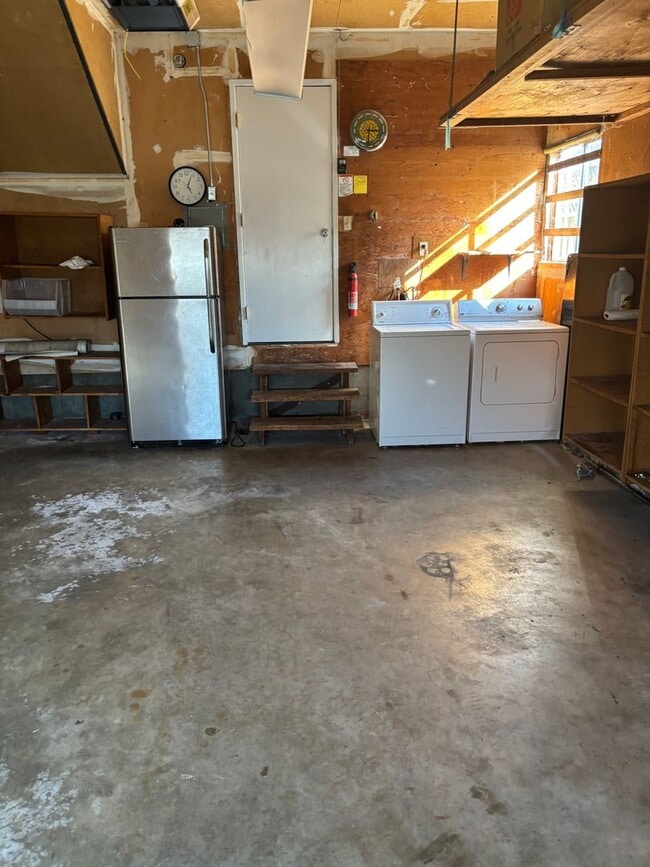 Building Photo - 4 bedroom 2 bath upper west side