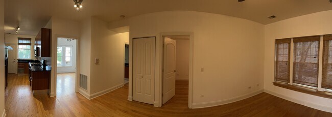 Building Photo - 3408 W Sunnyside Ave