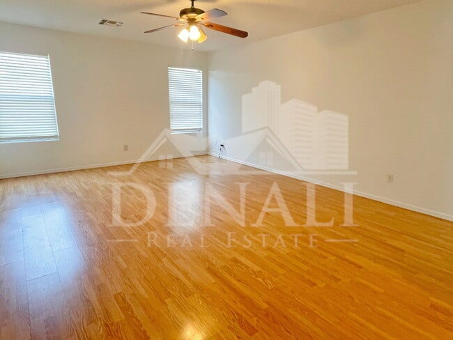 Building Photo - 3945 S Illinois St