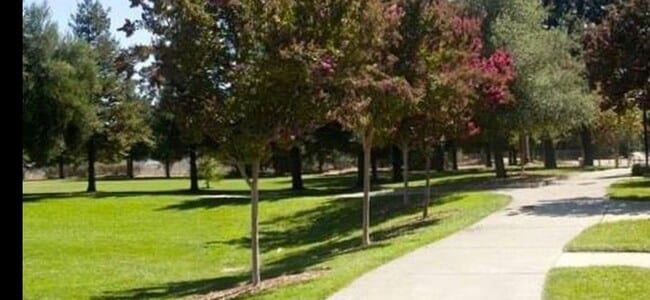 Building Photo - 3 Bed 2.5 Bath, Single Family Home In Plea...
