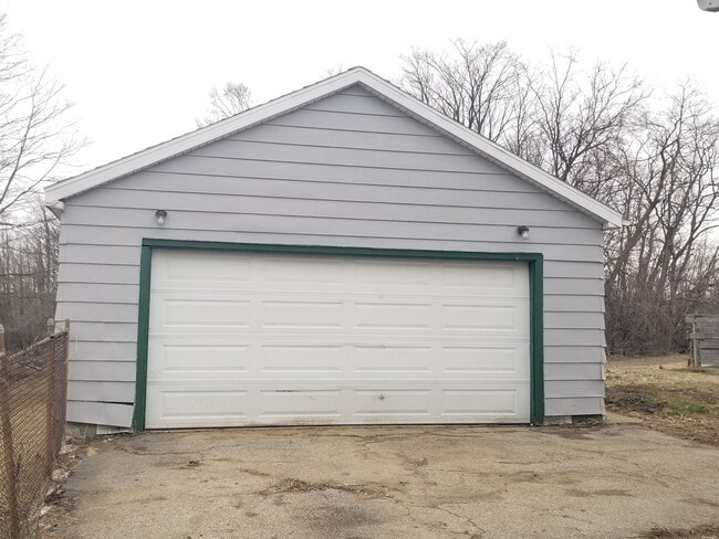 Building Photo - 2028 E South St