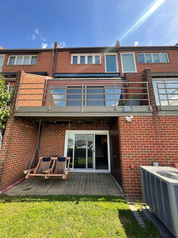 Building Photo - 2359 Boston St