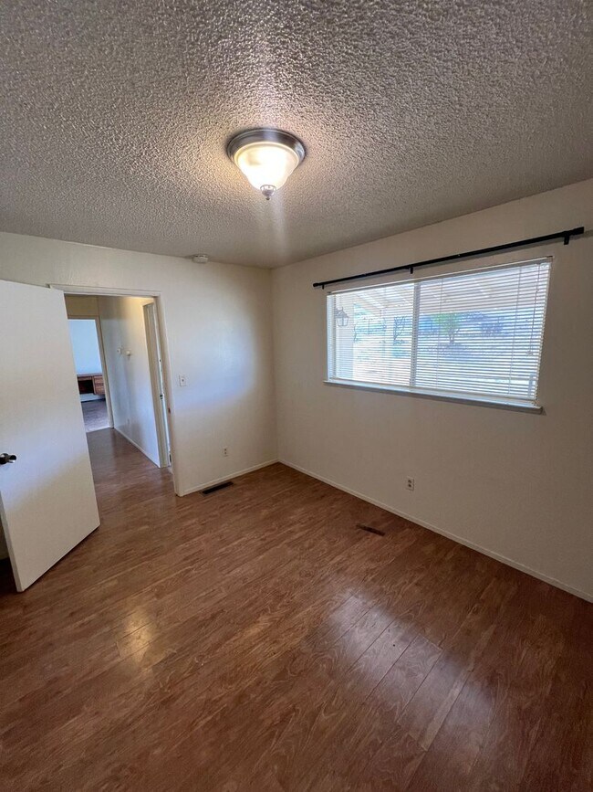 Building Photo - Oroville 4 bed 2 bath 3300sqft country hom...