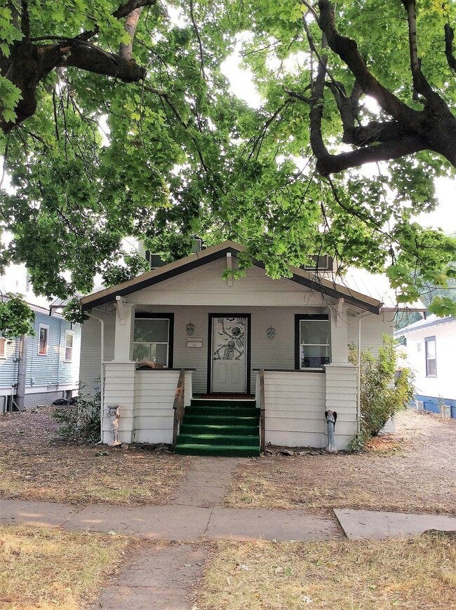 Primary Photo - 1305 8th St