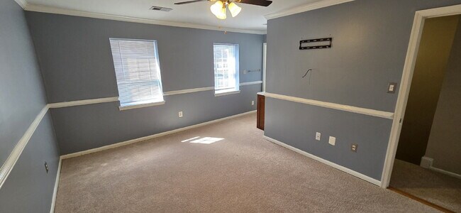 Building Photo - Upper level of townhome