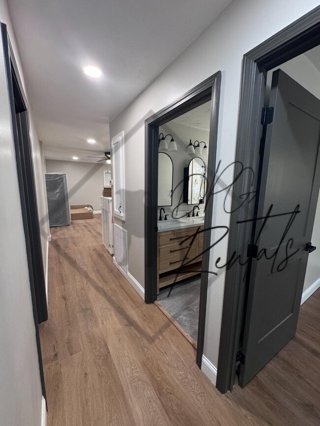 Building Photo - 135 Rhea Dr