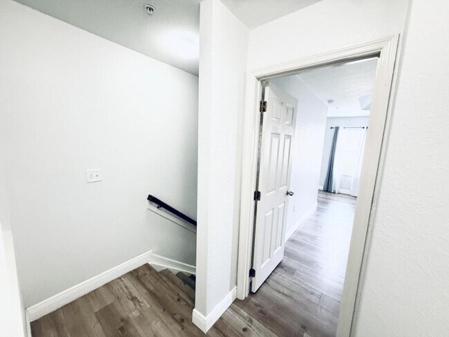 Building Photo - 2983 Ashland Ln S