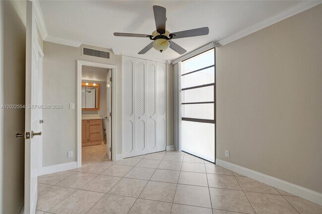 Building Photo - 20400 W Country Club Dr
