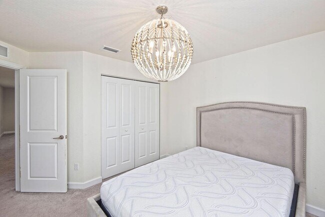 Building Photo - 12523 NW Copper Creek Dr