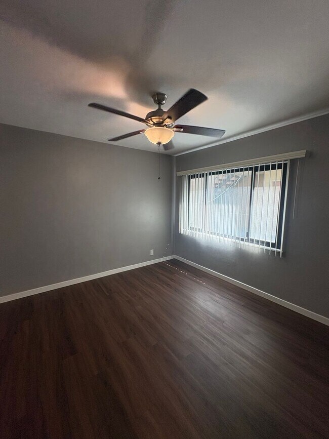 Building Photo - Charming 1 Bed / 1 Bath in Historic Bluff Park - Upper-Level End Unit Just One Block from the Beach!