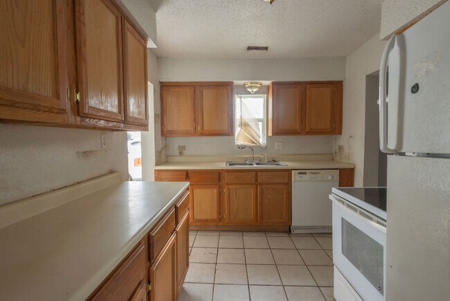 Building Photo - 304 W Fort Scott St