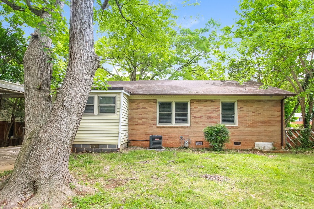 Building Photo - 3924 Broadview Dr