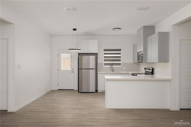Building Photo - 308 W Campeche Ave