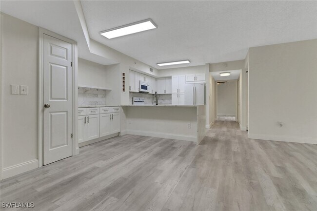Building Photo - 1220 Wildwood Lakes Blvd