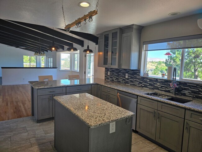 Building Photo - Spacious 5 Bedroom Home With Valley Views In SW Reno!