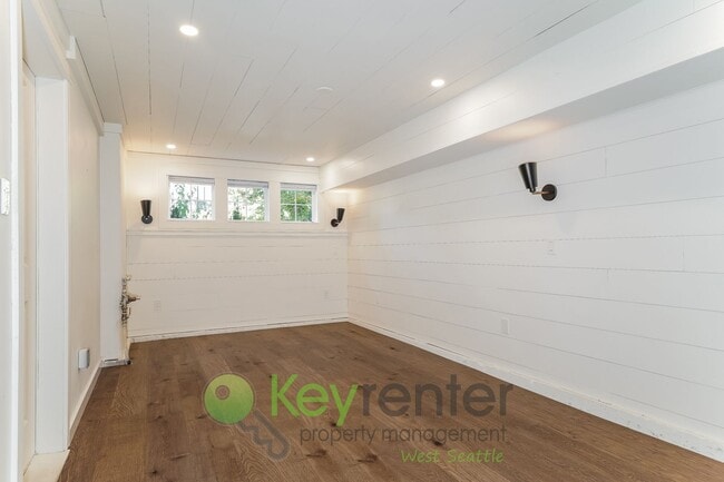 Building Photo - Modern 3 Bedroom with Office Space, Balcon...