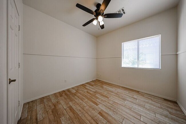Building Photo - Stylish 4BD , 2 BA Home with Remodeled Bac...