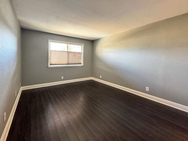 Building Photo - 2 Bedroom, 2 Bath Upstairs Condo in El Cajon