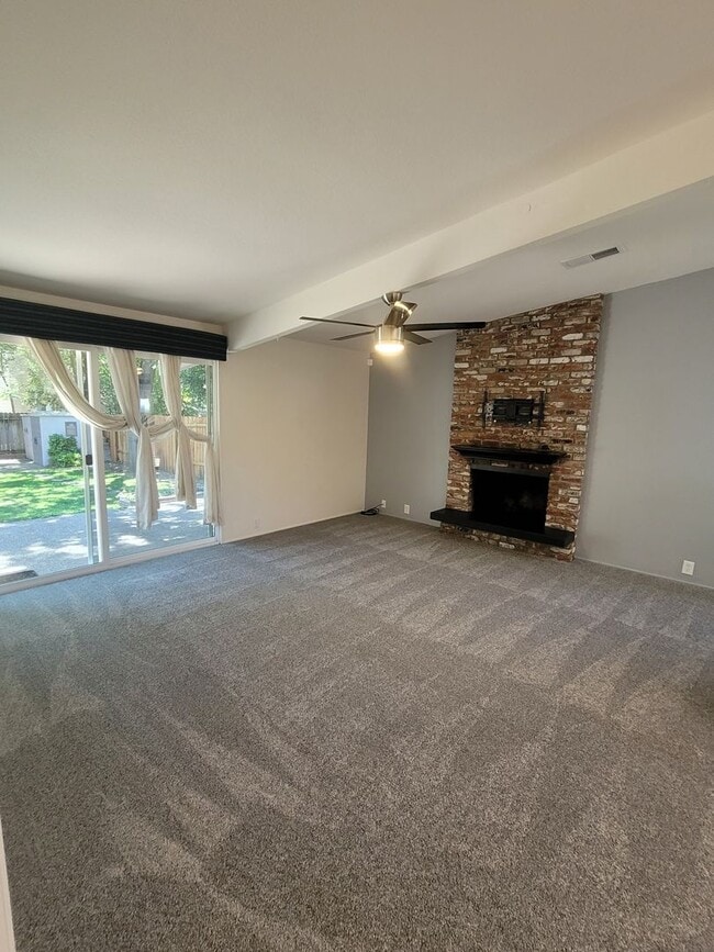 Building Photo - Mid-Century Modern half-plex in American R...