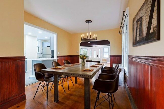 Building Photo - 711 74th St