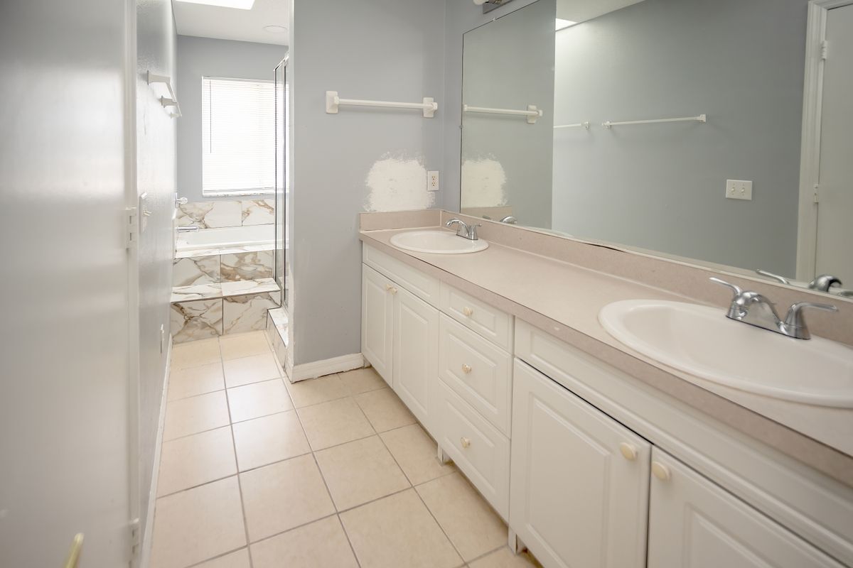 Building Photo - 564 Orchid Dr