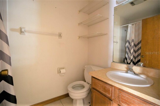 Building Photo - 124 Lakeview Dr