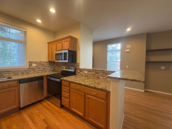 Building Photo - $O DEPOSIT OPTION. SPACIOUS 3-BEDROOM TOWNHOUSE IN KENSINGTON TOWNHOMES