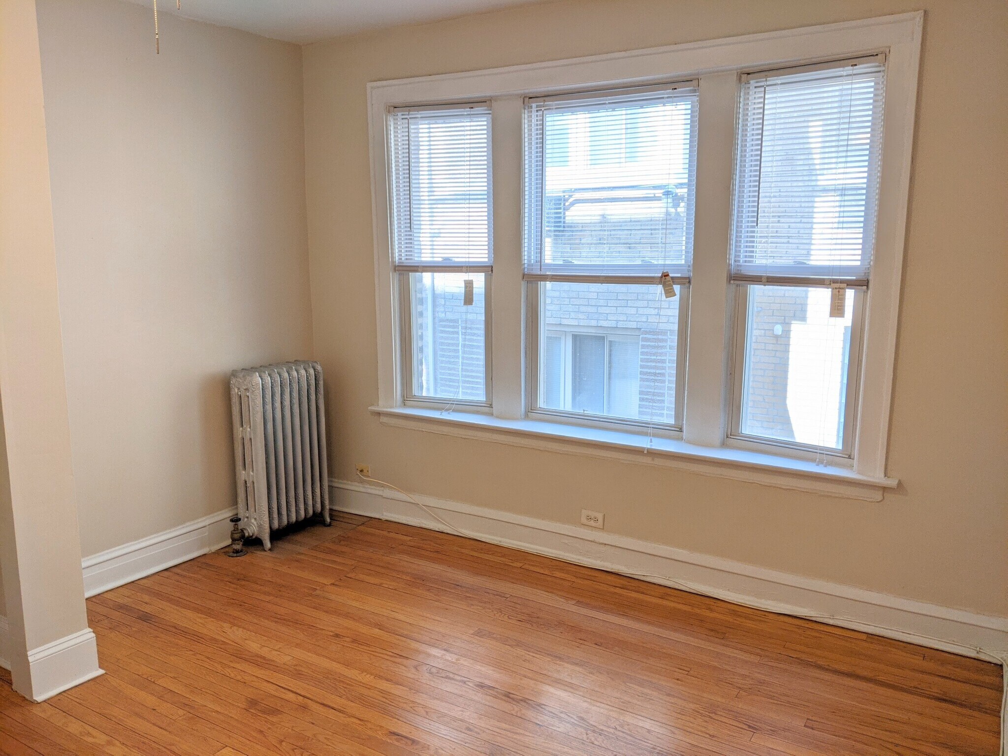 Building Photo - 1208 W Chase Ave