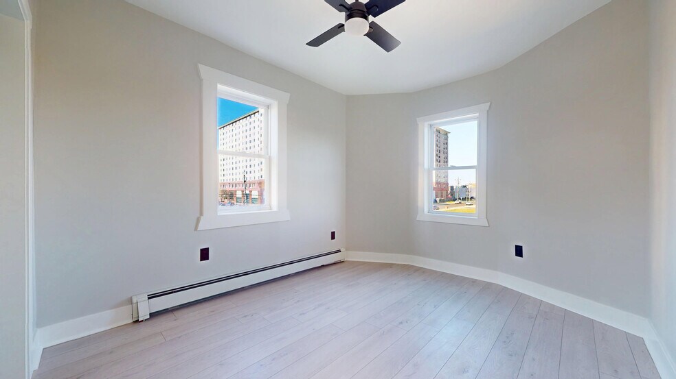 Building Photo - 203 S Metropolitan Ave