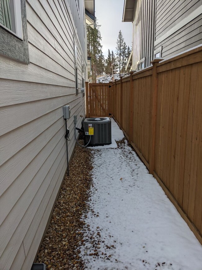 Building Photo - 20482 Murphy Rd