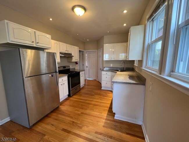 Building Photo - 163 E 22nd St