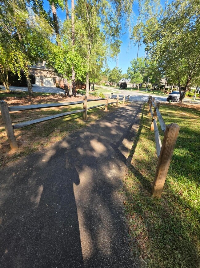 Building Photo - 306 Lochleven Ct