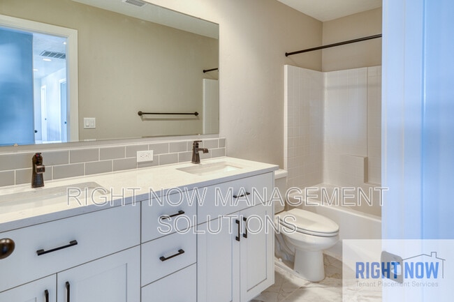 Building Photo - 6132 S Astoria Ave