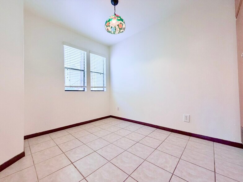 Building Photo - 13825 Beaver St