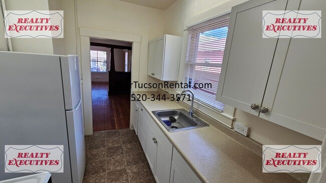 Building Photo - 8th Street and Euclid - 1 bedroom 1 bath r...