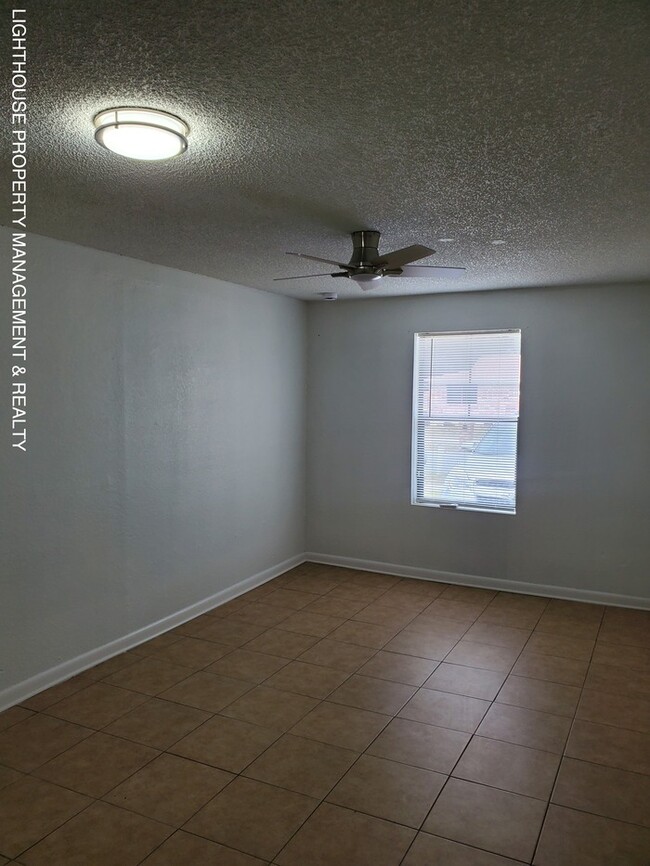 Building Photo - Charming 4 Bed/2 Bath Home!