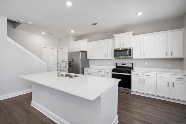 Building Photo - 6313 Town Ln