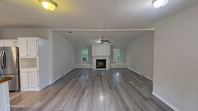 Building Photo - 20 Deer Ridge Dr W