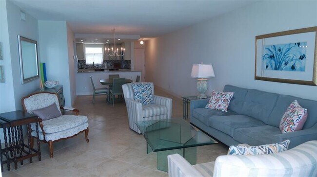 Building Photo - 1051 Hillsboro Mile