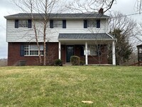 Building Photo - Colerain- 4 bed 2.5 bath 2 car garage Trad...