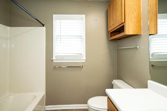 Building Photo - 211 W Longleaf Dr