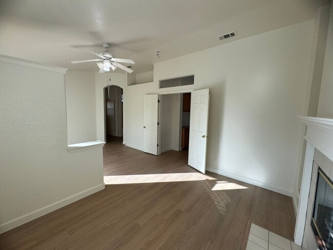 Building Photo - Spacious 2 Story Near Trails & Rose Park