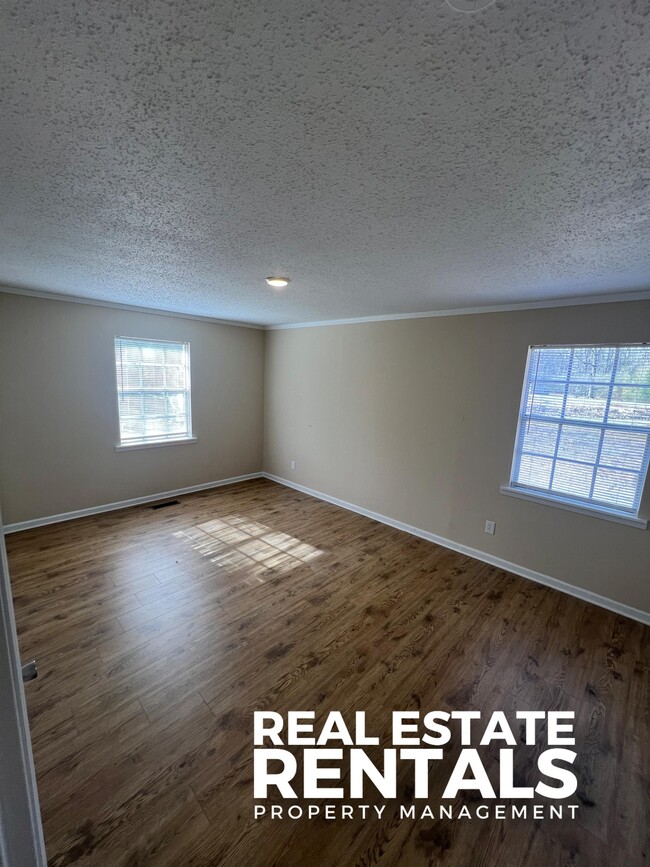 Building Photo - 4580 Rainbow Dr