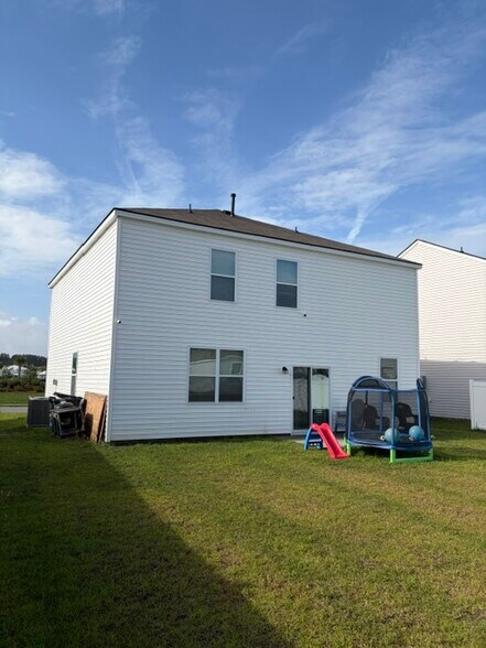 Building Photo - 228 Sanctuary Dr