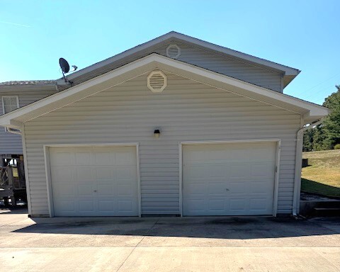 Building Photo - 8160 Dogwood Dr