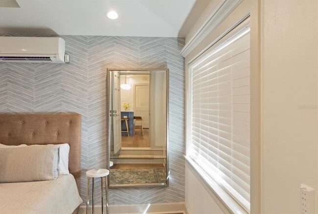 Building Photo - 304 NW 24th St