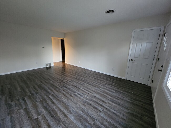 Living room - 100 Pheasant Trl