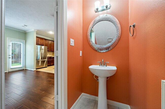 Building Photo - 2626 Couch St