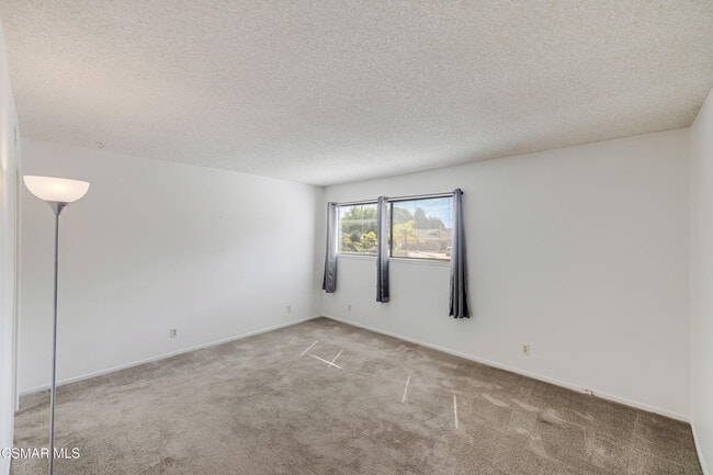 Building Photo - 3050 Wildwood Ave