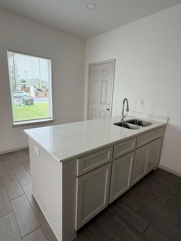 Building Photo - 1504 Shavano Dr